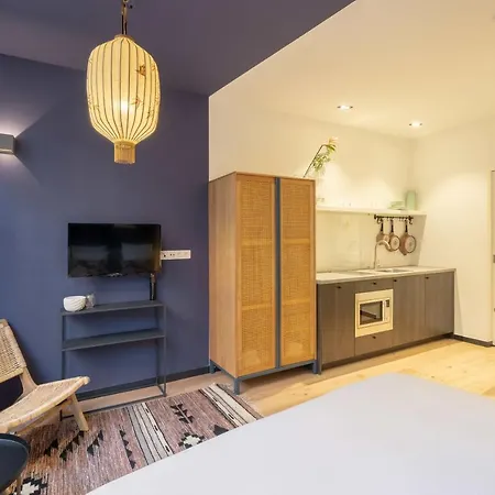 Apartment Shway - The Blue Parrot